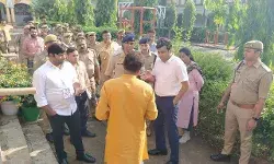 कलेक्टर-कप्तान ने मतदान स्थलों का किया निरीक्षण, दिए निर्देश कलेक्टर-कप्तान ने मतदान स्थलों का किया निरीक्षण, दिए निर्देश