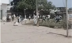 बुर्के में वोट डालने को लेकर बवाल- 3 बसे व पुलिस की गाड़ी तोडी बुर्के में वोट डालने को लेकर बवाल- 3 बसे व पुलिस की गाड़ी तोडी