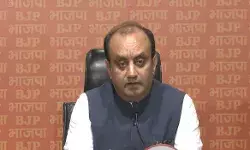 BJP ने फिर किया AAP पर हमला, कहा राजनीतिक अविश्वास के प्रतीक बन गयी है BJP ने फिर किया AAP पर हमला, कहा राजनीतिक अविश्वास के प्रतीक बन गयी है