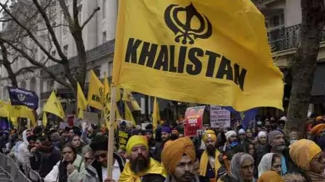 सोसाइटी में घुसकर दनादन बरसाई गोलियां- किया आतंकी का मर्डर सोसाइटी में घुसकर दनादन बरसाई गोलियां- किया आतंकी का मर्डर