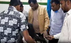 सड़क पर पड़ा सांप करा गया ऐसा हादसा- संकट में पड़ गई 6 लोगों की जान