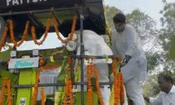 पब्लिसिटी के लिए ड्रामा पड़ा भारी- सड़क से उतरी डिप्टी सीएम की कंबाइन