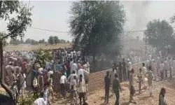 क्रैश हुआ फाइटर जेट घर पर गिरा- चार लोगों की मौत- पायलट निकले..