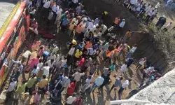 हादसे से दहला दिल- पुल से नीचे गिरी बस- अभी तक 14 ने तोड़ा दम