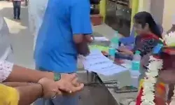 वोटिंग के लिए जाने से पहले की महंगे रसोई गैस सिलेंडर की पूजा- फिर आरती वोटिंग के लिए जाने से पहले की महंगे रसोई गैस सिलेंडर की पूजा- फिर आरती