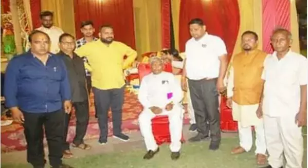 शादी की 40 वर्षगांठ पर रुपयों भरा बैग ऐसे गवांकर लौटे r.s.s. नेता शादी की 40 वर्षगांठ पर रुपयों भरा बैग ऐसे गवांकर लौटे r.s.s. नेता