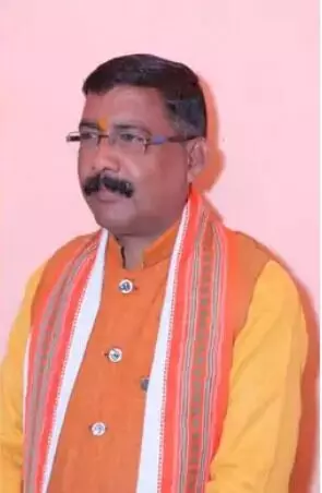 वोटिंग से पहले प्रत्याशी पति को मारी गोली- स्कूटी पर आए थे बदमाश वोटिंग से पहले प्रत्याशी पति को मारी गोली- स्कूटी पर आए थे बदमाश