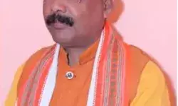 वोटिंग से पहले प्रत्याशी पति को मारी गोली- स्कूटी पर आए थे बदमाश वोटिंग से पहले प्रत्याशी पति को मारी गोली- स्कूटी पर आए थे बदमाश