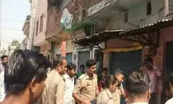 गड़बड़ी को लेकर आम आदमी पार्टी एवं बीजेपी समर्थक आपस में भिड़े गड़बड़ी को लेकर आम आदमी पार्टी एवं बीजेपी समर्थक आपस में भिड़े