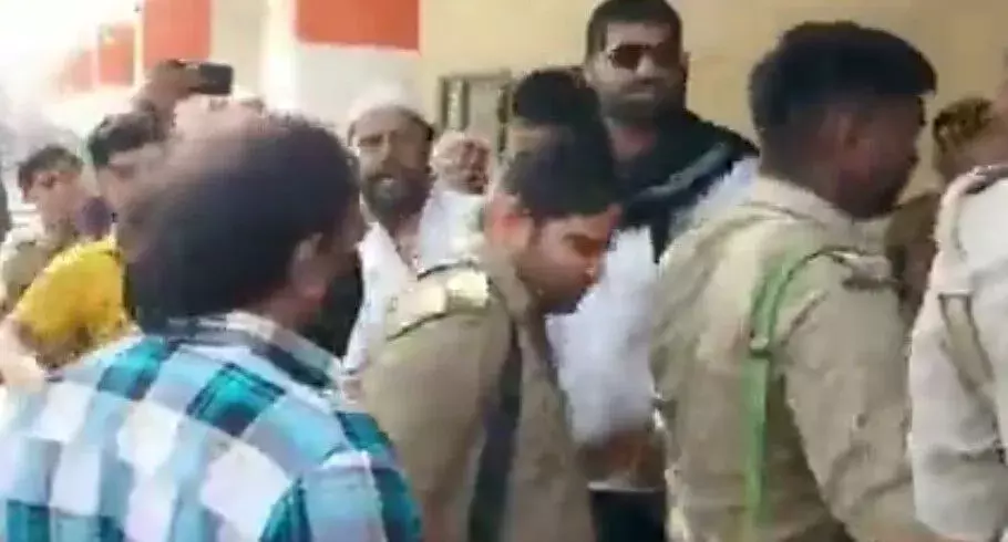 मतदान केंद्र पर बीजेपी एमएलए नंदकिशोर की बसपा प्रत्याशी पति से झड़प