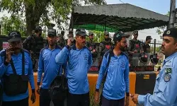 इमरान की फिर गिरफ्तारी की तांक में पुलिस- कोर्ट के बाहर डाला डेरा