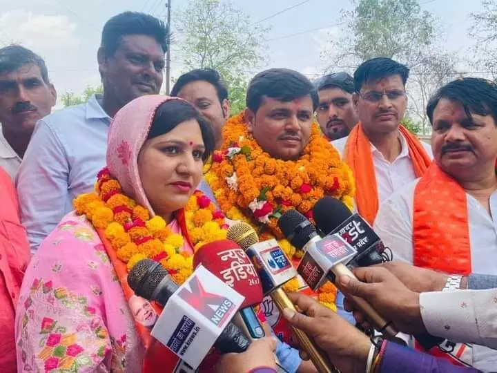 MLA का थाने में तांडव पड़ा भारी- प्रतिकूल परिस्थितियों में BJP की जीत MLA का थाने में तांडव पड़ा भारी- प्रतिकूल परिस्थितियों में BJP की जीत