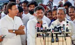 कांग्रेस को ऑपरेशन लोटस का डर- इस राज्य में ले जाए जा रहे विधायक कांग्रेस को ऑपरेशन लोटस का डर- इस राज्य में ले जाए जा रहे विधायक