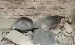 खाना बनाते समय फटा सिलेंडर छत फाड़कर निकला बाहर- खंडहर बना मकान खाना बनाते समय फटा सिलेंडर छत फाड़कर निकला बाहर- खंडहर बना मकान