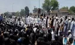 दो गुटों में खूनी संघर्ष में हुई 16 लोगों की मौत- जानिए वजह दो गुटों में खूनी संघर्ष में हुई 16 लोगों की मौत- जानिए वजह