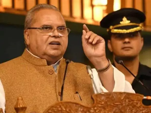 सतपाल मलिक के करीबियों के दर्जनभर ठिकानों पर सीबीआई की रेड सतपाल मलिक के करीबियों के दर्जनभर ठिकानों पर सीबीआई की रेड