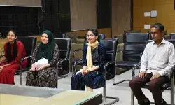 नेत्रहीन पिता की MBBS कर रही बेटी को PM मोदी और DM की वजह से मिली फीस नेत्रहीन पिता की MBBS कर रही बेटी को PM मोदी और DM की वजह से मिली फीस