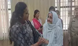 बुजुर्ग महिला की चिट्ठी में ऐसा क्या लिखा था कि कलेक्टर ने उठकर लगा लिया गले