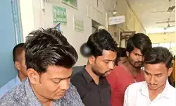 रसगुल्लों को देखकर टपकी लार ने करा दिए कई जख्मी- खूब चले लाठी डंडे रसगुल्लों को देखकर टपकी लार ने करा दिए कई जख्मी- खूब चले लाठी डंडे