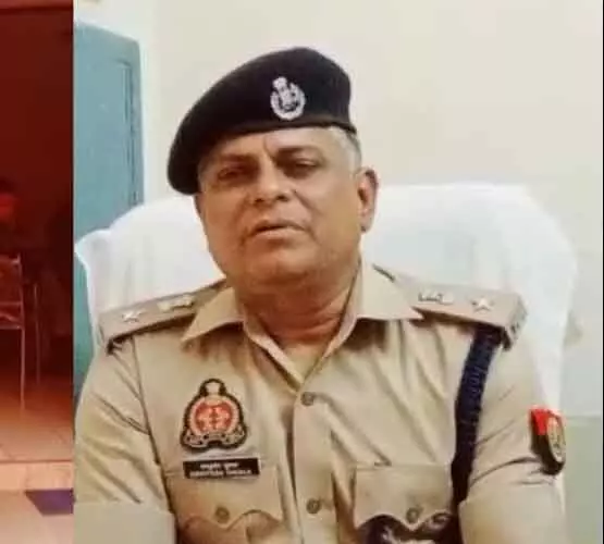 SP ने पहुंचकर मां-बच्चे की जान बचाने वाले सिपाही को किया सम्मानित