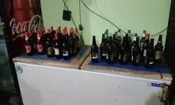 रेड पडते ही दारु के पेग छोड़ भागे ग्राहक- शराब व बीयर से भरा मिला फ्रिज रेड पडते ही दारु के पेग छोड़ भागे ग्राहक- शराब व बीयर से भरा मिला फ्रिज