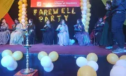श्रीराम कॉलेज के जूनियर छात्रों ने दी सीनियर्स को विदाई पार्टी श्रीराम कॉलेज के जूनियर छात्रों ने दी सीनियर्स को विदाई पार्टी