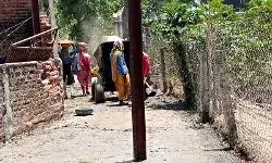 गजब- सीसी रोड के निर्माण के साथ उस पर यातायात के नहीं चलने का इंतजाम