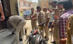 दुकान पर सामान खरीद रहे युवक पर बरसाई ताबड़तोड़ गोलियां दुकान पर सामान खरीद रहे युवक पर बरसाई ताबड़तोड़ गोलियां