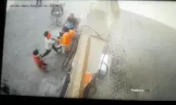 पेट्रोल के पैसों के विवाद में पेट्रोल पंप कर्मी पर लाठी डंडों से हमला पेट्रोल के पैसों के विवाद में पेट्रोल पंप कर्मी पर लाठी डंडों से हमला