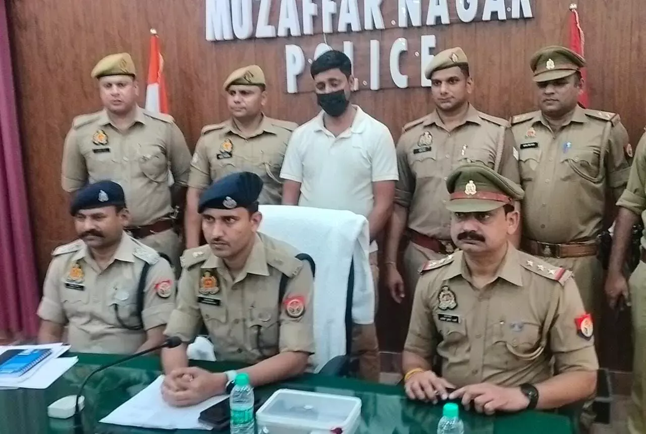 गुडवर्कः फर्जी दरोगा का पर्दाफाश- गिरफ्तार कर भेजा कारागार गुडवर्कः फर्जी दरोगा का पर्दाफाश- गिरफ्तार कर भेजा कारागार