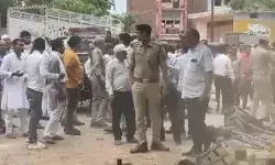 नोटिस को किया अनदेखा- बुलडोजर ने अतिक्रमण उखाड़ फेंका नोटिस को किया अनदेखा- बुलडोजर ने अतिक्रमण उखाड़ फेंका