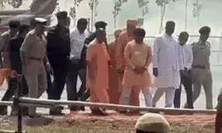 32 मान भंडारे में शामिल हुए सीएम योगी- मंदिर में किया संत समागम 32 मान भंडारे में शामिल हुए सीएम योगी- मंदिर में किया संत समागम