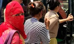 छापा पड़ते ही होटल से निकल पड़ी प्रेमी जोड़ों की बारात- मचा हड़कंप