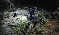 BSF ने सीमा के पास पाक ड्रोन मार गिराया, एक तस्कर गिरफ्तार BSF ने सीमा के पास पाक ड्रोन मार गिराया, एक तस्कर गिरफ्तार