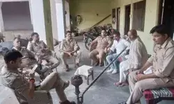 किसान महापंचायत- किसान नेताओं के घर बने पुलिस छावनी किसान महापंचायत- किसान नेताओं के घर बने पुलिस छावनी