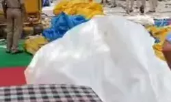 जंतर मंतर से उखाड़े पहलवानों के डेरे तंबू- क्या खत्म होगा प्रदर्शन! जंतर मंतर से उखाड़े पहलवानों के डेरे तंबू- क्या खत्म होगा प्रदर्शन!