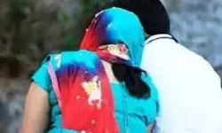 जेठ पर फिदा हुई तीन बच्चों की मां पति को गच्चा देकर हुई फरार जेठ पर फिदा हुई तीन बच्चों की मां पति को गच्चा देकर हुई फरार