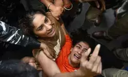 जंतर मंतर से हटाये पहलवानों की होगी गिरफ्तारी- हुई एफआईआर दर्ज जंतर मंतर से हटाये पहलवानों की होगी गिरफ्तारी- हुई एफआईआर दर्ज