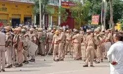 आज भी इंटरनेट बंद- सीमाएं सील- अभी तक 14 हिरासत में, 10 पर एफआईआर आज भी इंटरनेट बंद- सीमाएं सील- अभी तक 14 हिरासत में, 10 पर एफआईआर