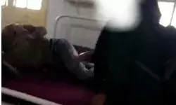 अस्पताल में हाई वोल्टेज ड्रामा- बेड पर लेटे प्रेमी पर बरसी चप्पल