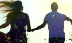 अमेरिका की बहू ट्रैक्टर ड्राइवर के साथ फरार- 6 बच्चों की मां है महिला अमेरिका की बहू ट्रैक्टर ड्राइवर के साथ फरार- 6 बच्चों की मां है महिला