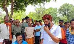 अनियंत्रित ऑटो पेड़ से टकराई पेंशन लेकर लौट रही महिला की मौत