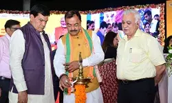 अध्यक्ष व पार्षद महीने में एक बार साफ-सफाई झाड़ू लगाकर स्वयं करे- मौर्य अध्यक्ष व पार्षद महीने में एक बार साफ-सफाई झाड़ू लगाकर स्वयं करे- मौर्य