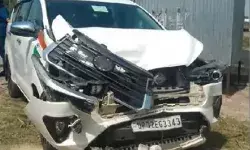 आयुष मंत्री की गाड़ी का एक्सीडेंट- बाल बाल बचे योगी के मंत्री आयुष मंत्री की गाड़ी का एक्सीडेंट- बाल बाल बचे योगी के मंत्री