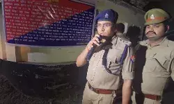 माफिया पर शिकंजा- डॉन मुख्तार के शूटर कि 2 मंजिला आलीशान कोठी कुर्क माफिया पर शिकंजा- डॉन मुख्तार के शूटर कि 2 मंजिला आलीशान कोठी कुर्क