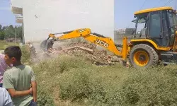 अवैध कालोनियों पर चला प्रशासन का बुलडोज़र और हटवाया गया अतिक्रमण