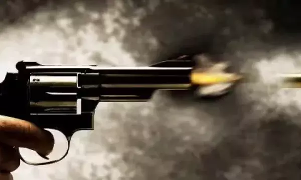 खौफ के साये में युवक- कनपटी पर लगाया तमंचा- चौकी में घुसकर बचाई जान
