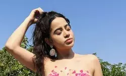 उर्फी जावेद ने ढ़ाया कहर- सिर्फ फूलों की पत्तियों से ढ़का बदन