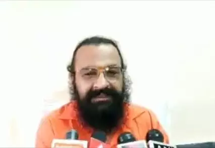 मंदिर में आ रहे हैं तो मर्यादित कपड़े पहन कर ही आए- अन्यथा नो एंट्री मंदिर में आ रहे हैं तो मर्यादित कपड़े पहन कर ही आए- अन्यथा नो एंट्री