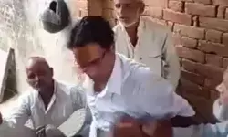 बिचौलिए को जूतों की माला पहनाना पड़ा भारी- दर्ज हुई F.I.R. बिचौलिए को जूतों की माला पहनाना पड़ा भारी- दर्ज हुई F.I.R.